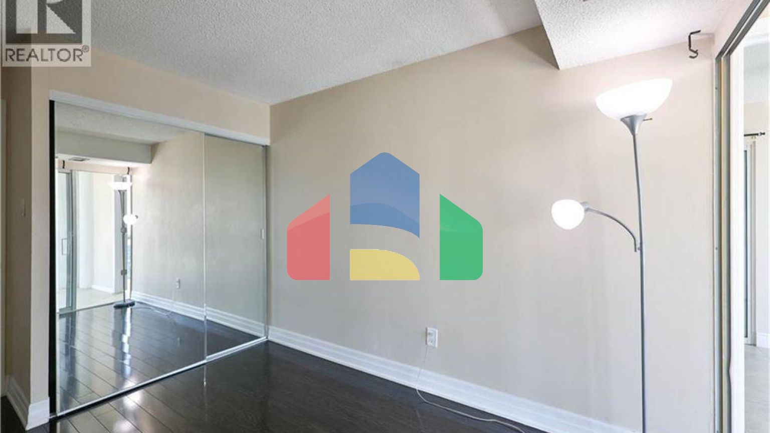 Residential - Condo/Apartment - Mississauga, Canada - Canada