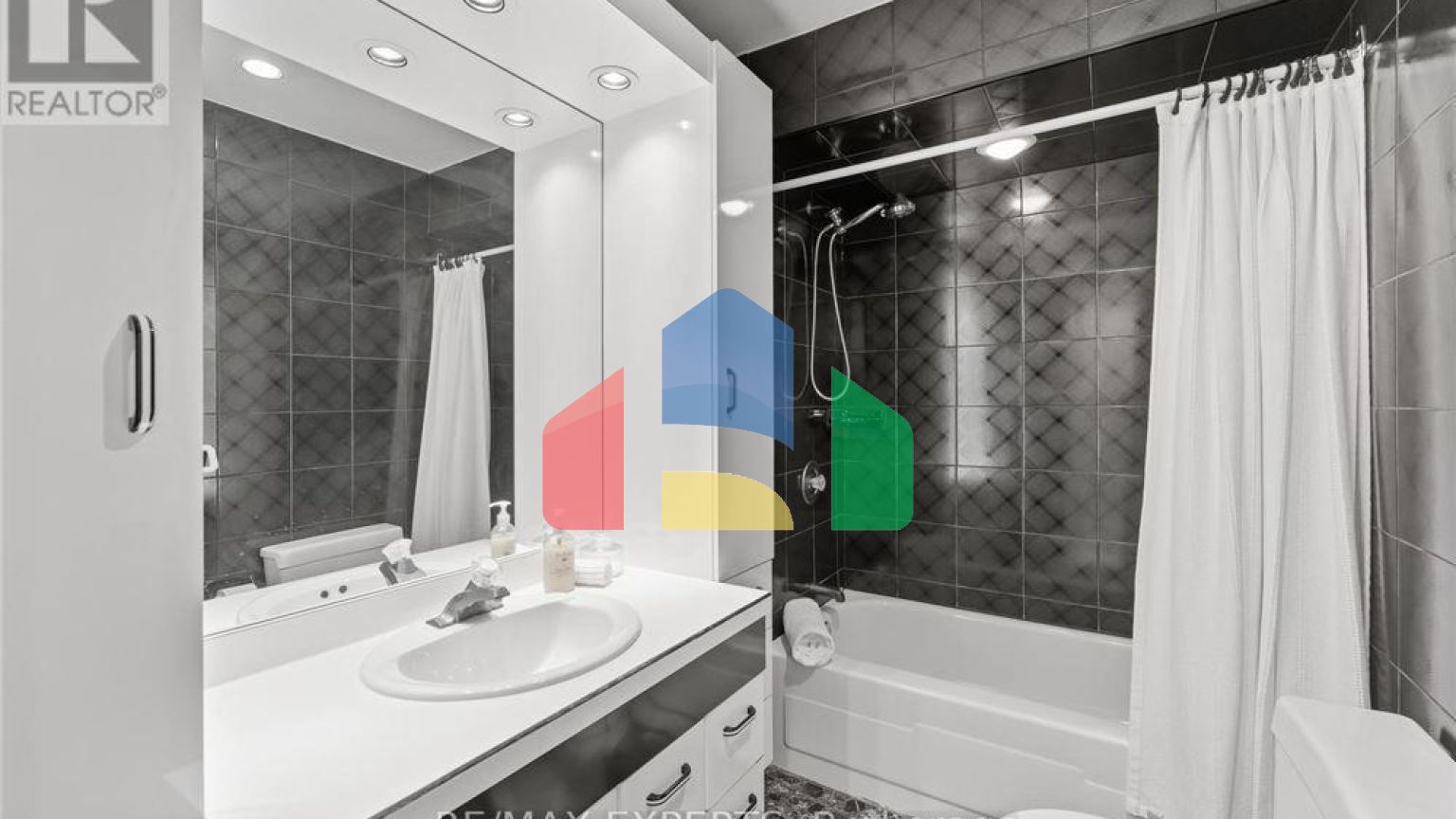 Residential - Single Family Home - Mississauga, Canada - Canada