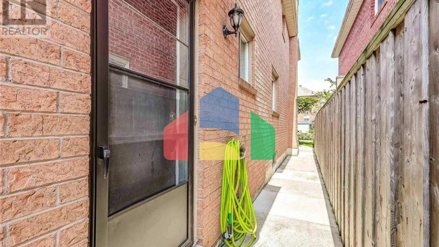 Residential - Single Family Home - Mississauga, Canada - Canada