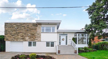 Residential - House - Ahuntsic-Cartierville (Montréal), Canada - Canada