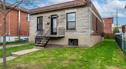 Residential - Bungalow - Ahuntsic-Cartierville (Montréal), Canada - Canada