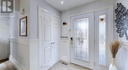 Residential - Single Family Home - Newmarket, Canada - Canada