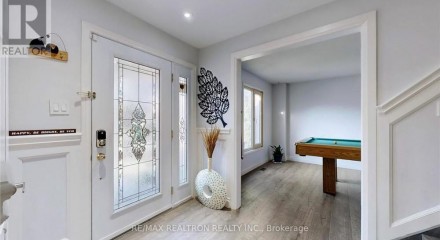 Residential - Single Family Home - Newmarket, Canada - Canada
