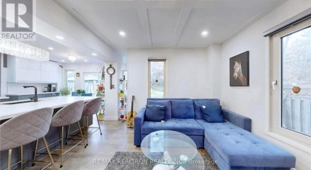 Residential - Single Family Home - Newmarket, Canada - Canada