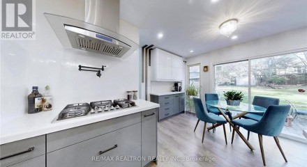 Residential - Single Family Home - Newmarket, Canada - Canada