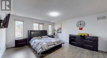 Residential - Single Family Home - Newmarket, Canada - Canada