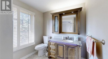 Residential - Single Family Home - Newmarket, Canada - Canada