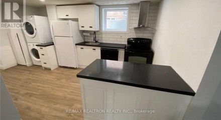 Residential - Single Family Home - Newmarket, Canada - Canada