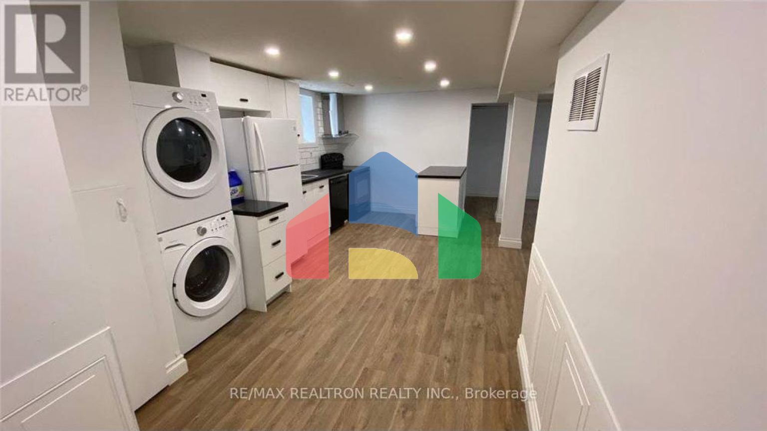 Residential - Single Family Home - Newmarket, Canada - Canada