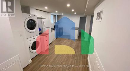 Residential - Single Family Home - Newmarket, Canada - Canada