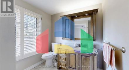 Residential - Single Family Home - Newmarket, Canada - Canada