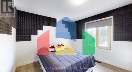 Residential - Single Family Home - Newmarket, Canada - Canada