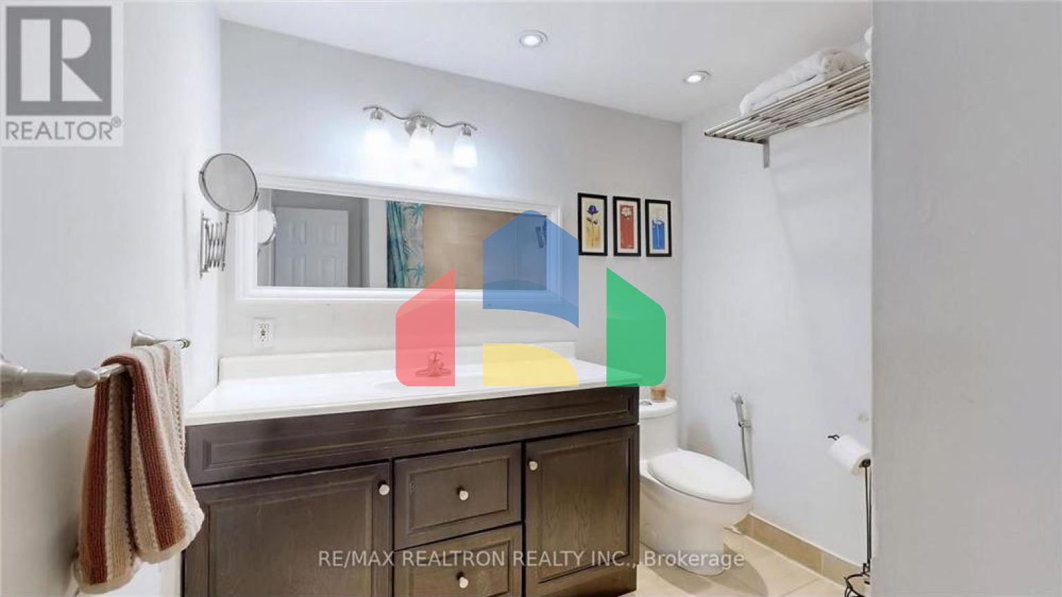 Residential - Single Family Home - Newmarket, Canada - Canada