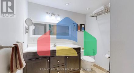 Residential - Single Family Home - Newmarket, Canada - Canada