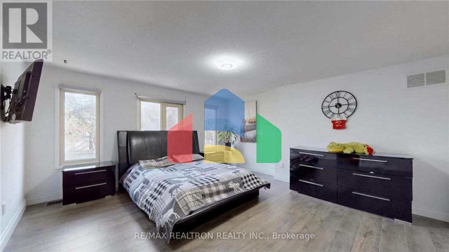 Residential - Single Family Home - Newmarket, Canada - Canada