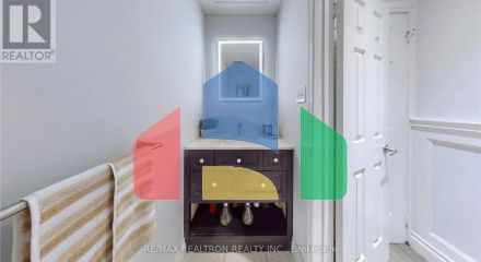 Residential - Single Family Home - Newmarket, Canada - Canada