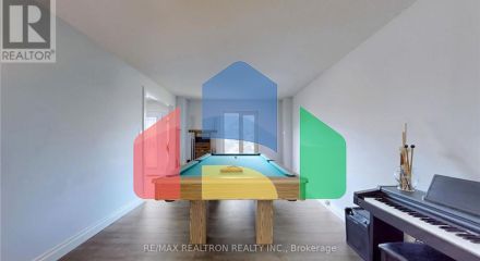 Residential - Single Family Home - Newmarket, Canada - Canada