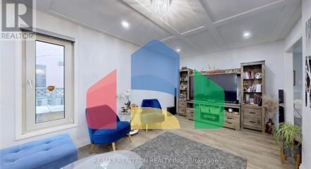 Residential - Single Family Home - Newmarket, Canada - Canada