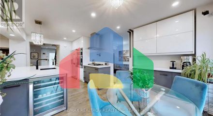 Residential - Single Family Home - Newmarket, Canada - Canada
