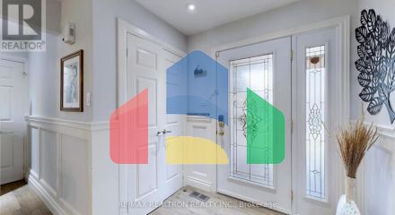 Residential - Single Family Home - Newmarket, Canada - Canada