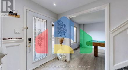 Residential - Single Family Home - Newmarket, Canada - Canada
