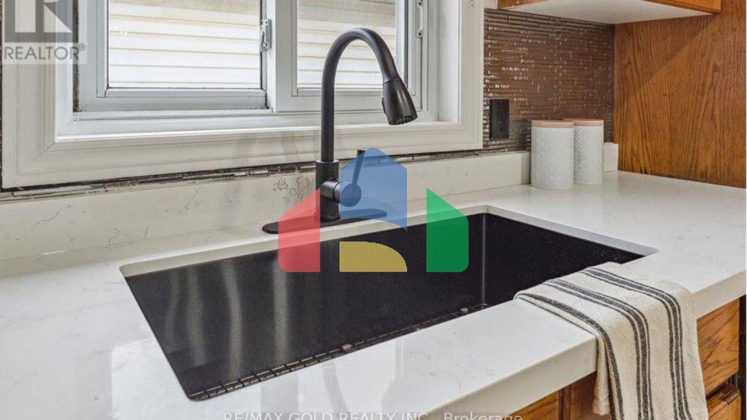 Residential - Single Family Home - Niagara Falls, Canada - Canada