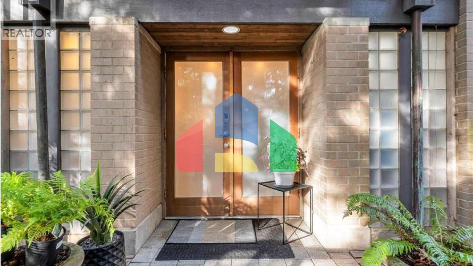 Residential - Townhouse - North Vancouver, Canada - Canada