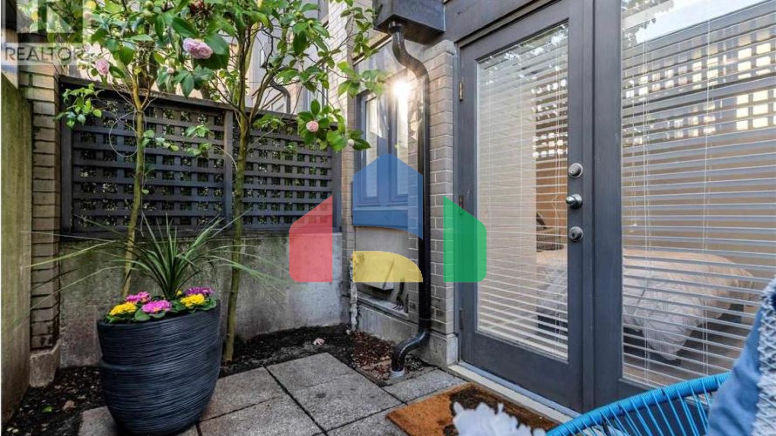 Residential - Townhouse - North Vancouver, Canada - Canada