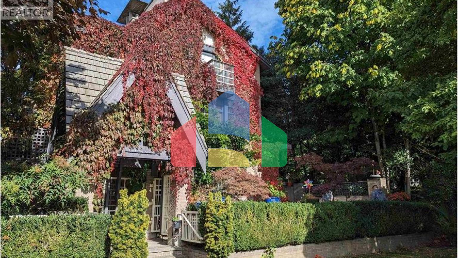 Residential - Townhouse - North Vancouver, Canada - Canada