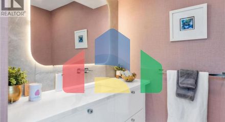 Residential - Townhouse - North Vancouver, Canada - Canada