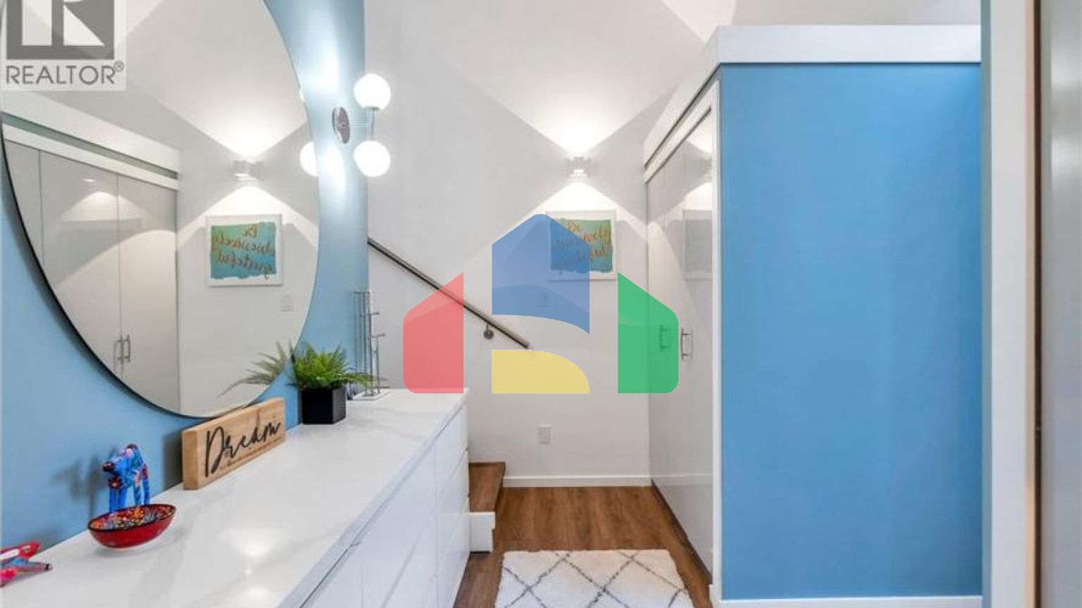 Residential - Townhouse - North Vancouver, Canada - Canada