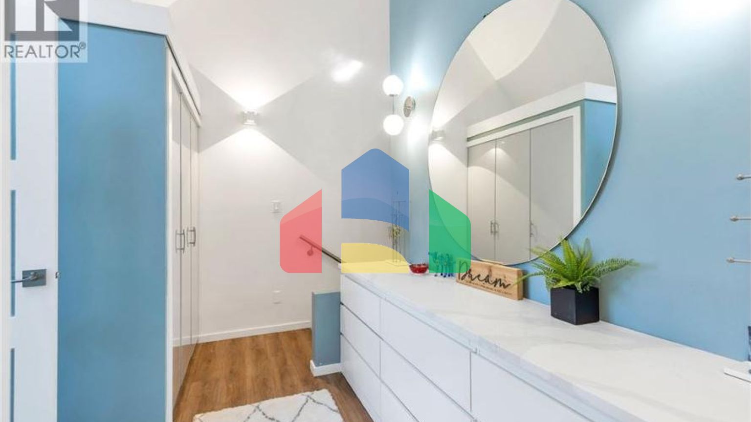 Residential - Townhouse - North Vancouver, Canada - Canada