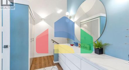 Residential - Townhouse - North Vancouver, Canada - Canada