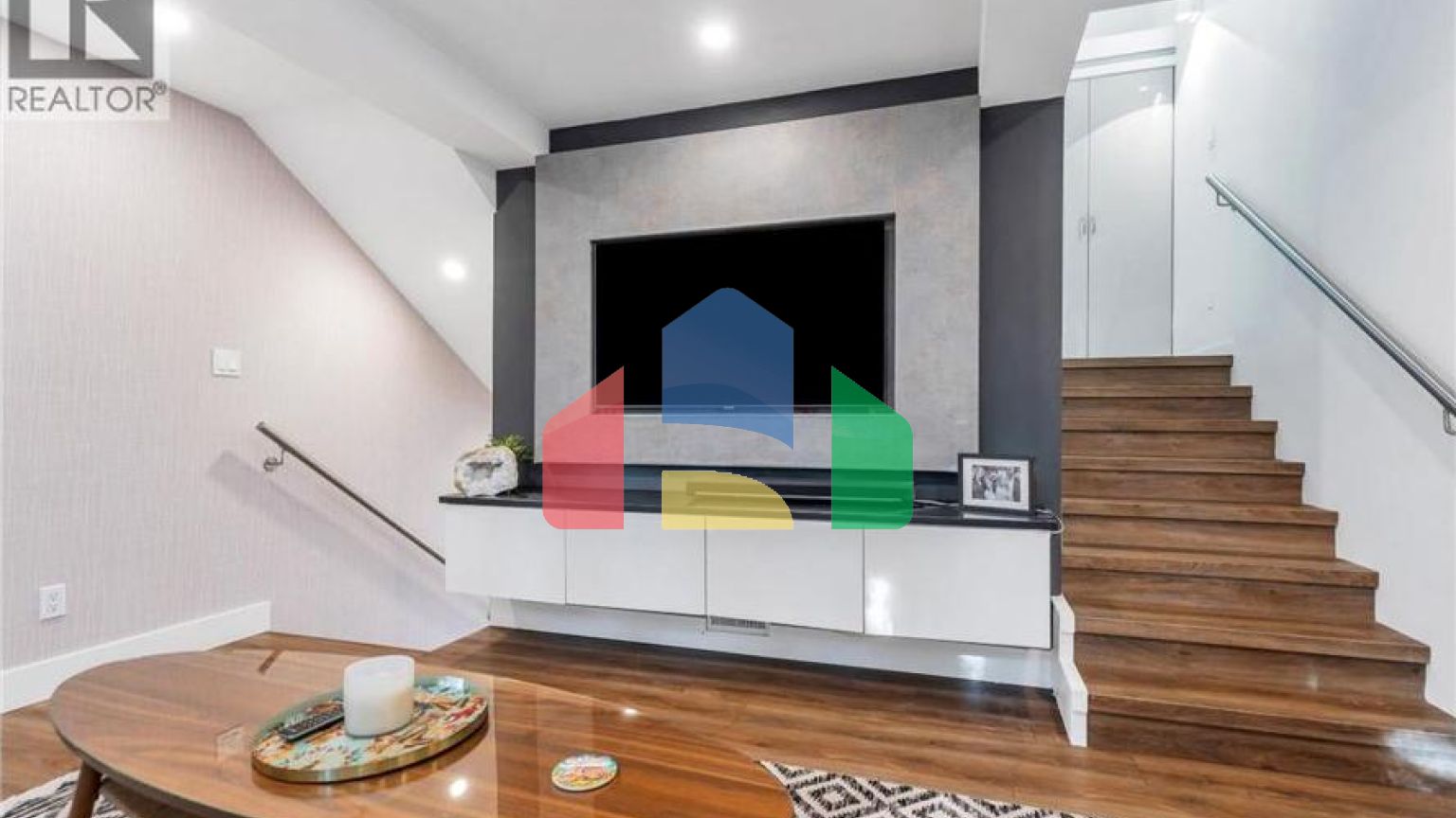 Residential - Townhouse - North Vancouver, Canada - Canada