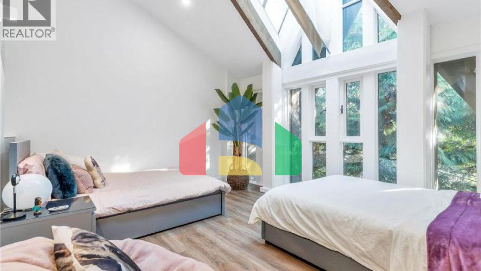 Residential - Townhouse - North Vancouver, Canada - Canada