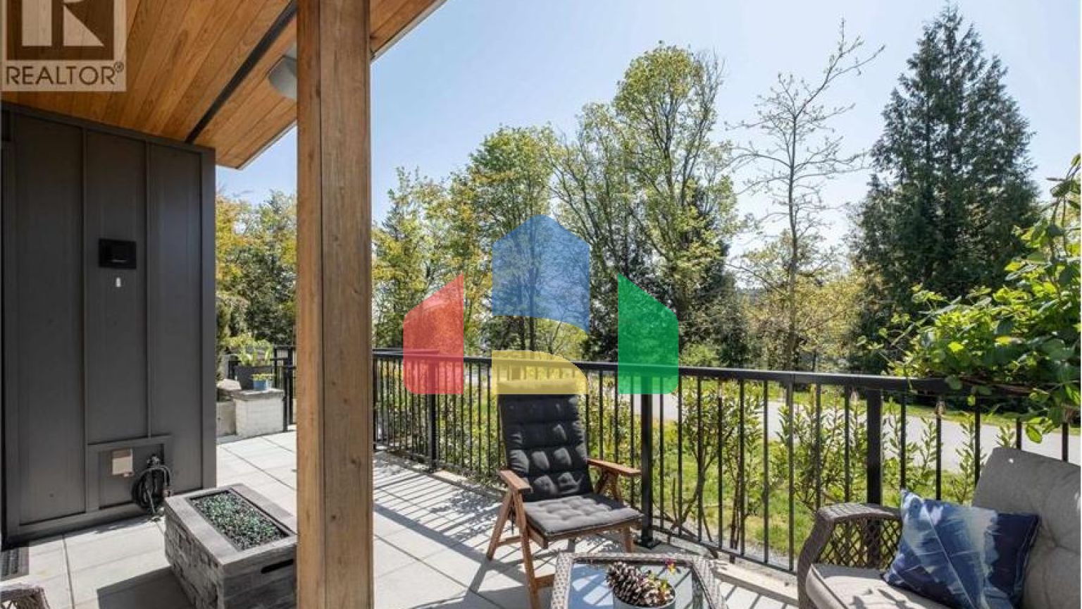 Residential - Townhouse - North Vancouver, Canada - Canada