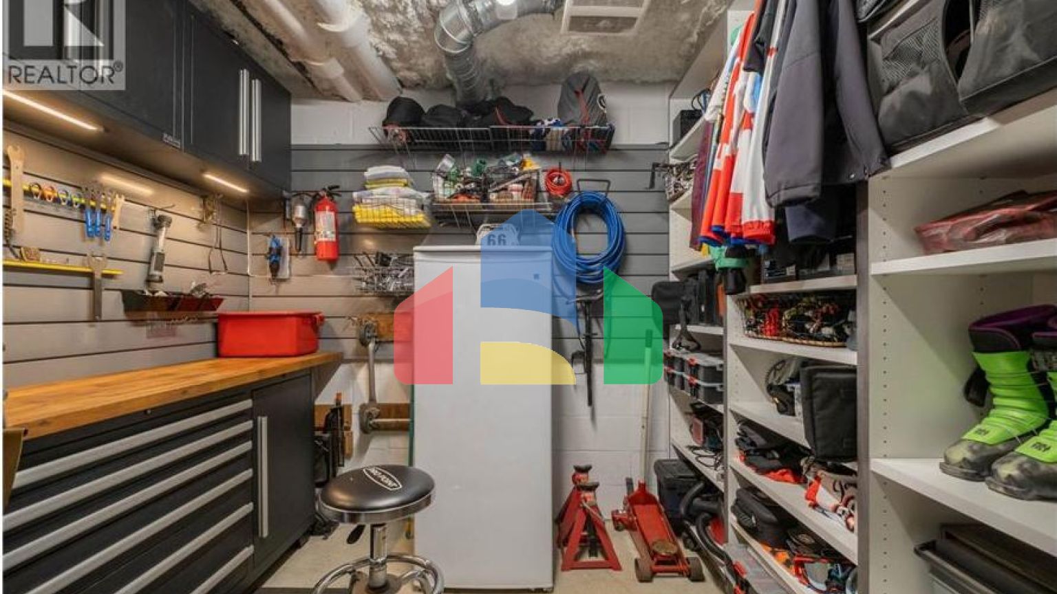 Residential - Townhouse - North Vancouver, Canada - Canada