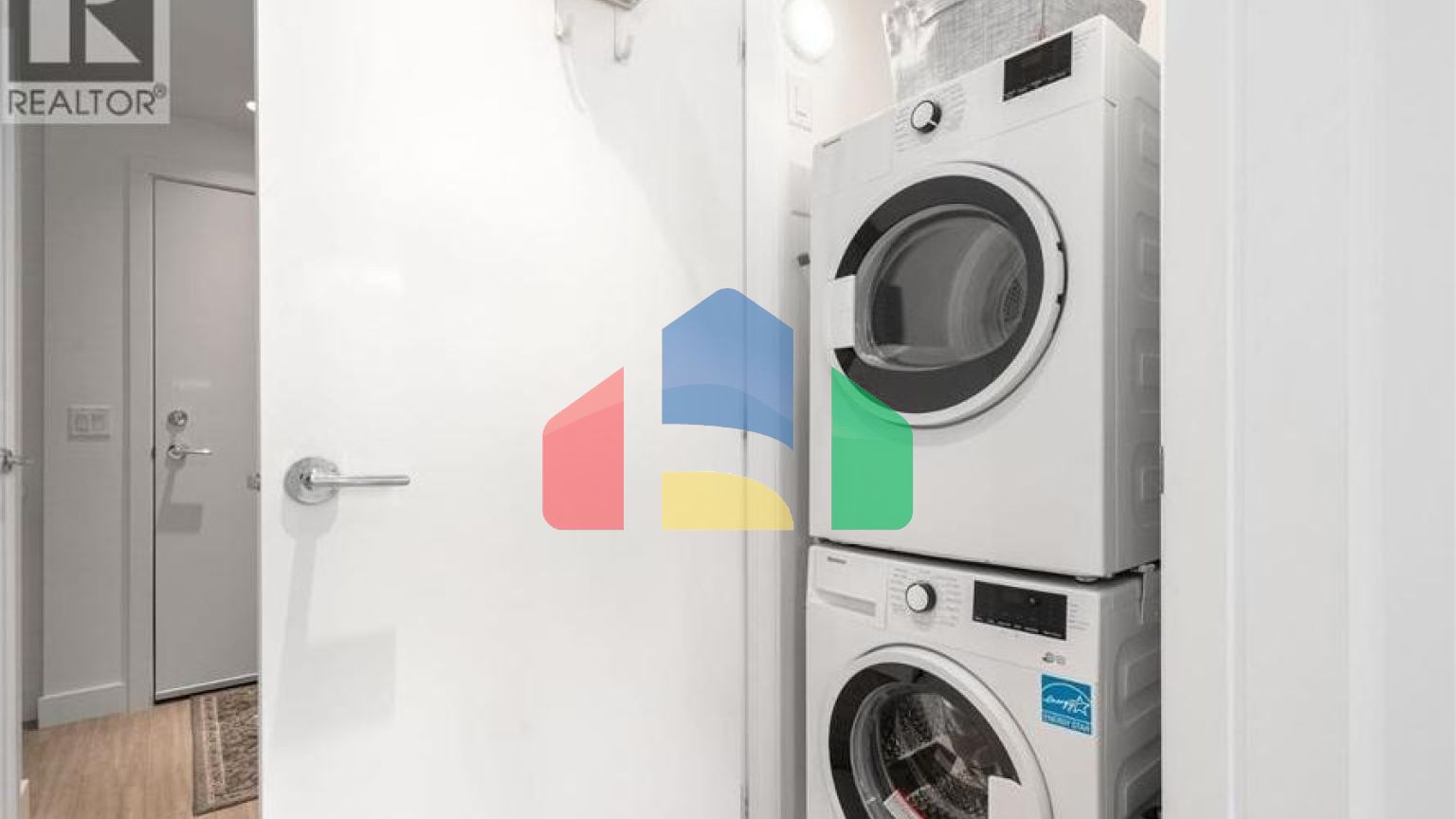 Residential - Townhouse - North Vancouver, Canada - Canada