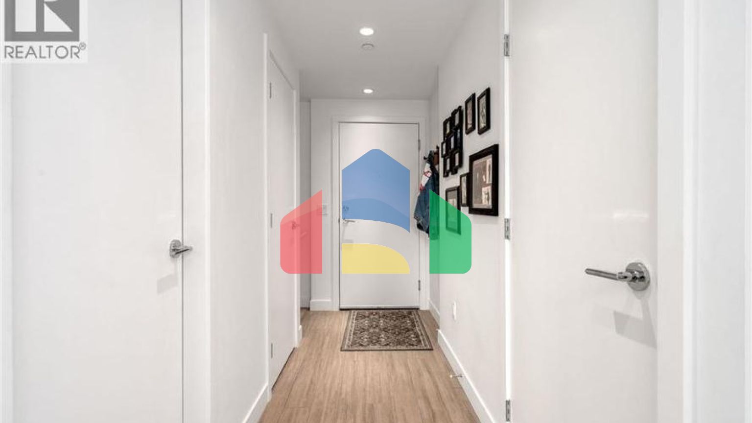 Residential - Townhouse - North Vancouver, Canada - Canada