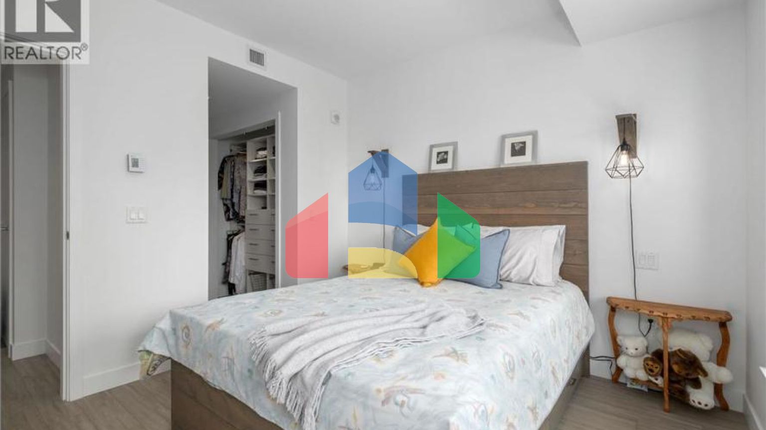 Residential - Townhouse - North Vancouver, Canada - Canada