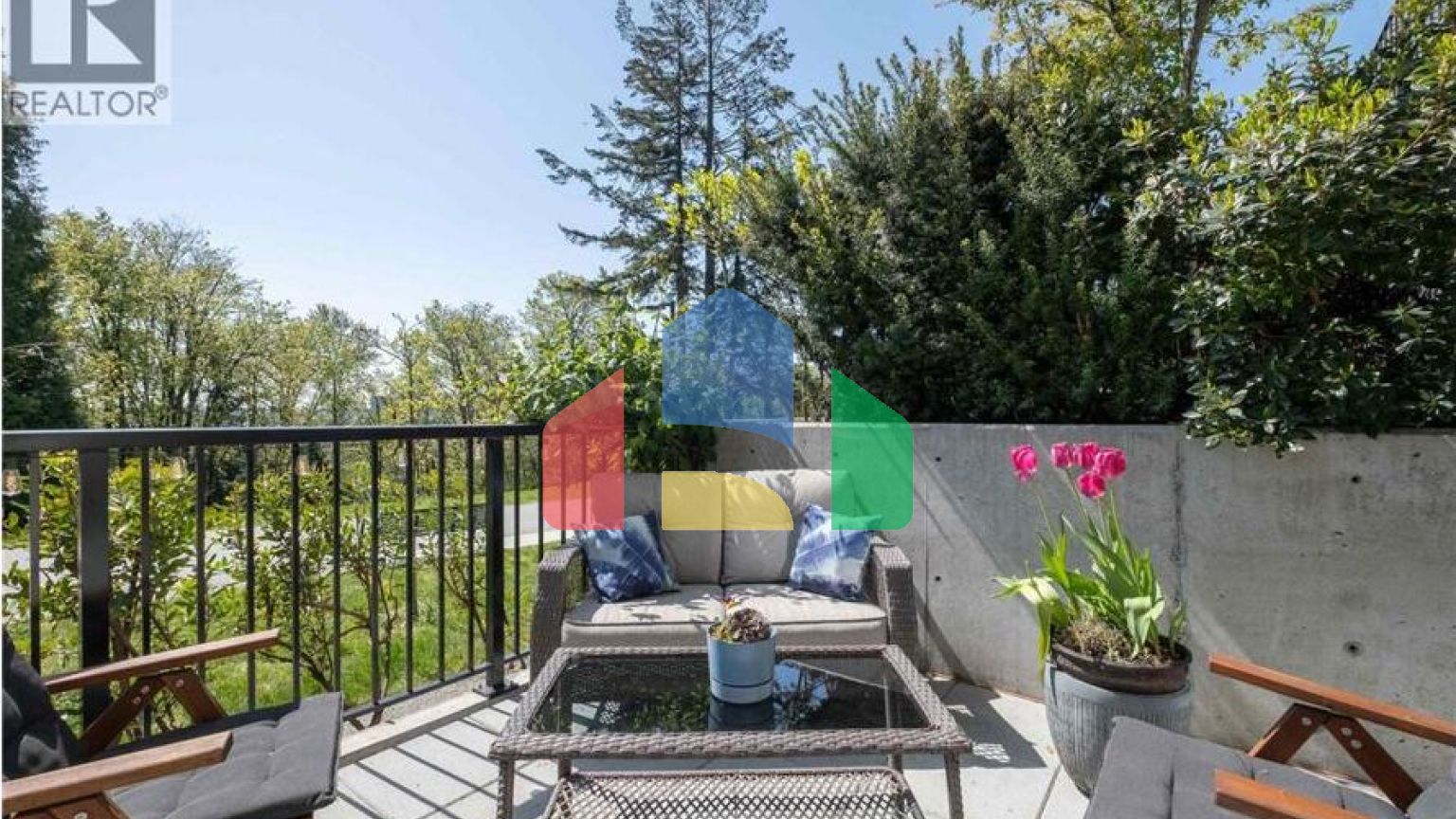 Residential - Townhouse - North Vancouver, Canada - Canada