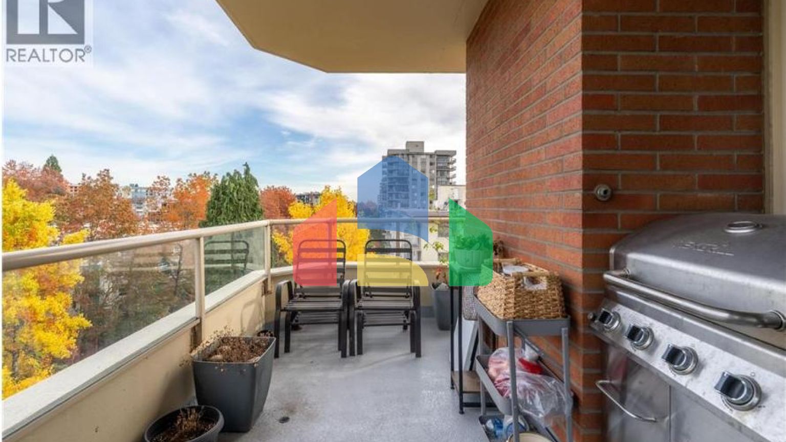 Residential - Single Family Home - North Vancouver, Canada - Canada