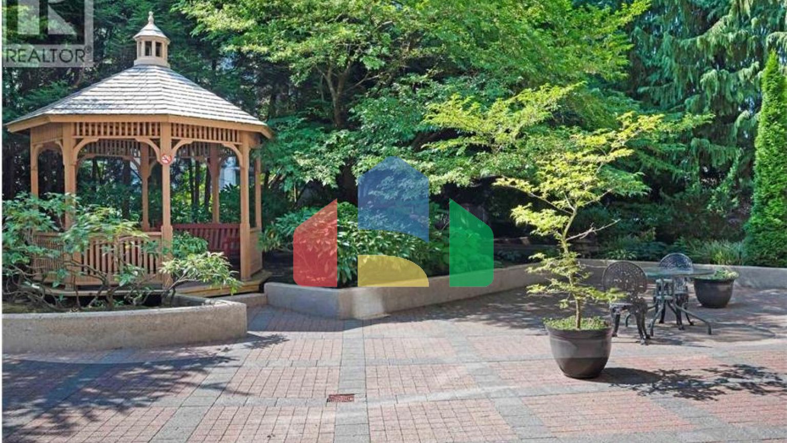 Residential - Single Family Home - North Vancouver, Canada - Canada