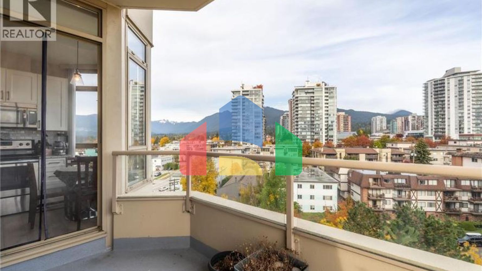 Residential - Single Family Home - North Vancouver, Canada - Canada