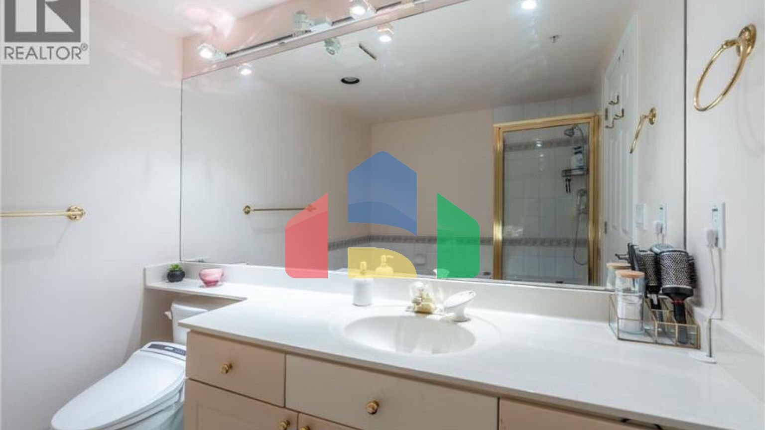 Residential - Single Family Home - North Vancouver, Canada - Canada