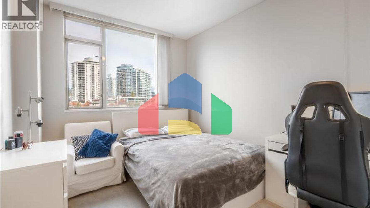 Residential - Single Family Home - North Vancouver, Canada - Canada