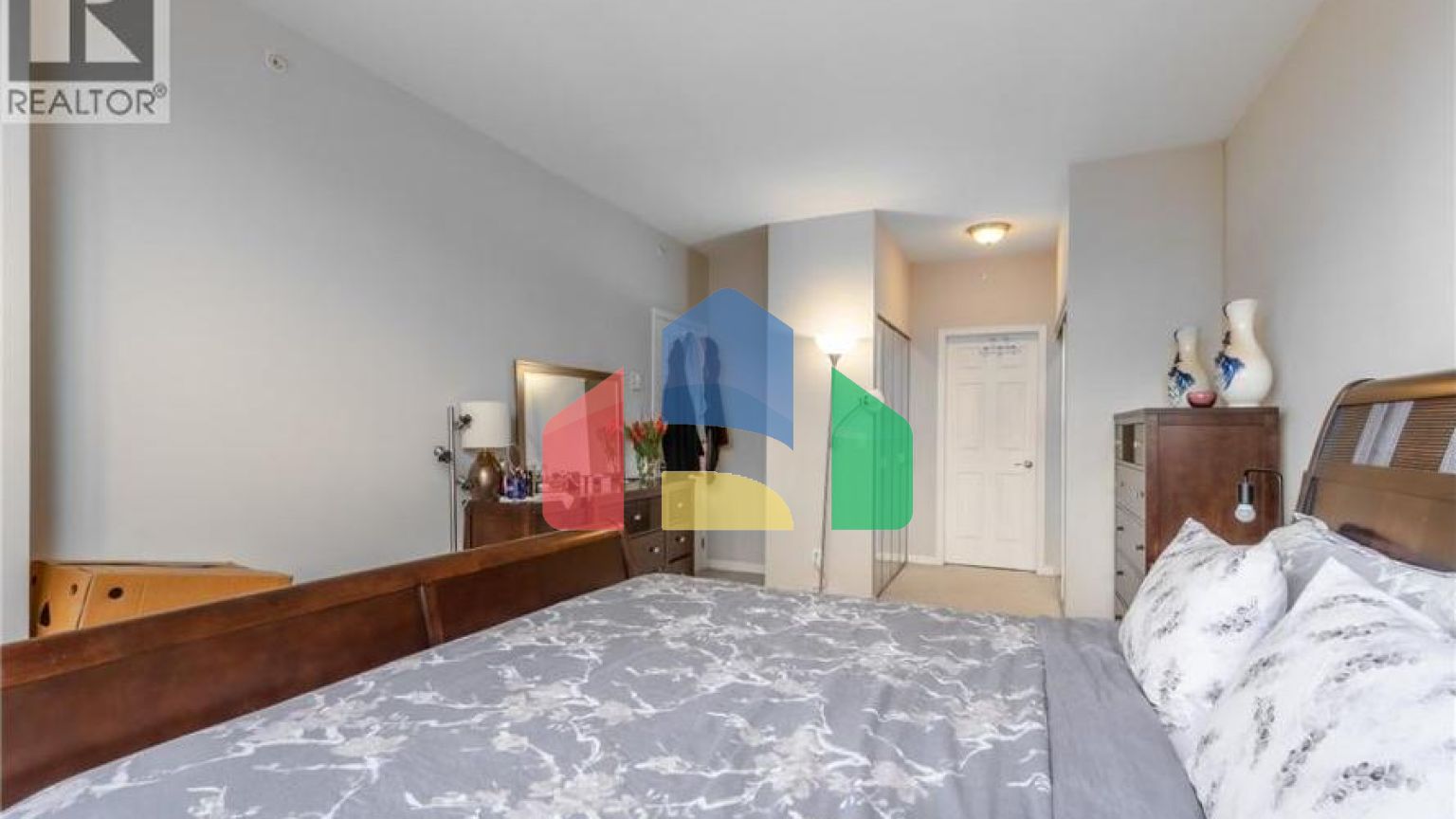 Residential - Single Family Home - North Vancouver, Canada - Canada