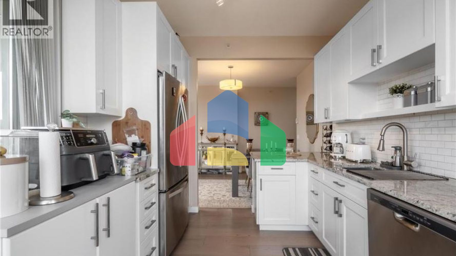 Residential - Single Family Home - North Vancouver, Canada - Canada