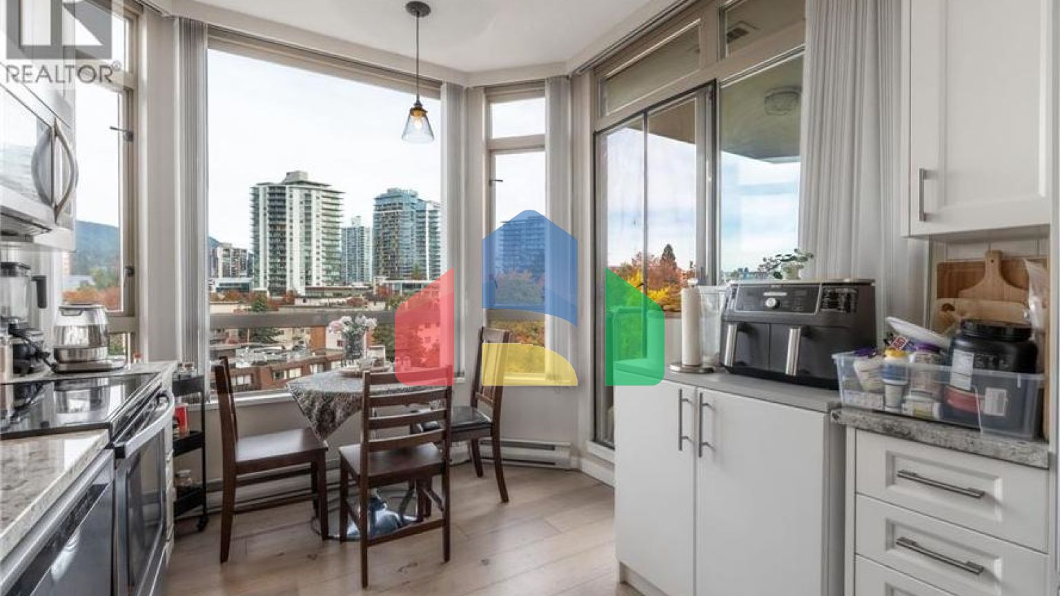 Residential - Single Family Home - North Vancouver, Canada - Canada