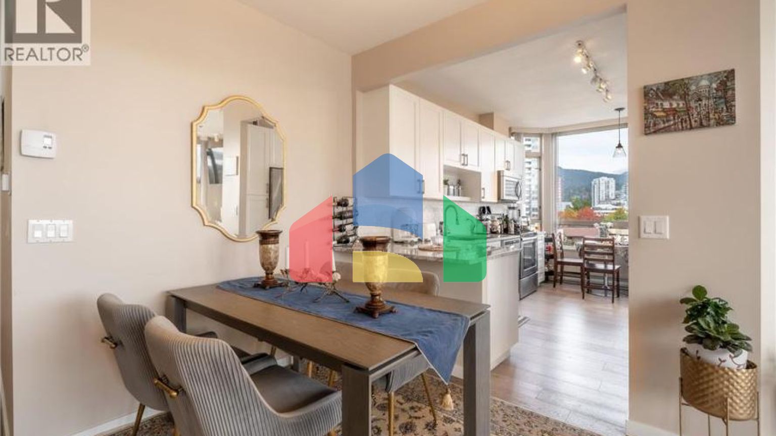 Residential - Single Family Home - North Vancouver, Canada - Canada